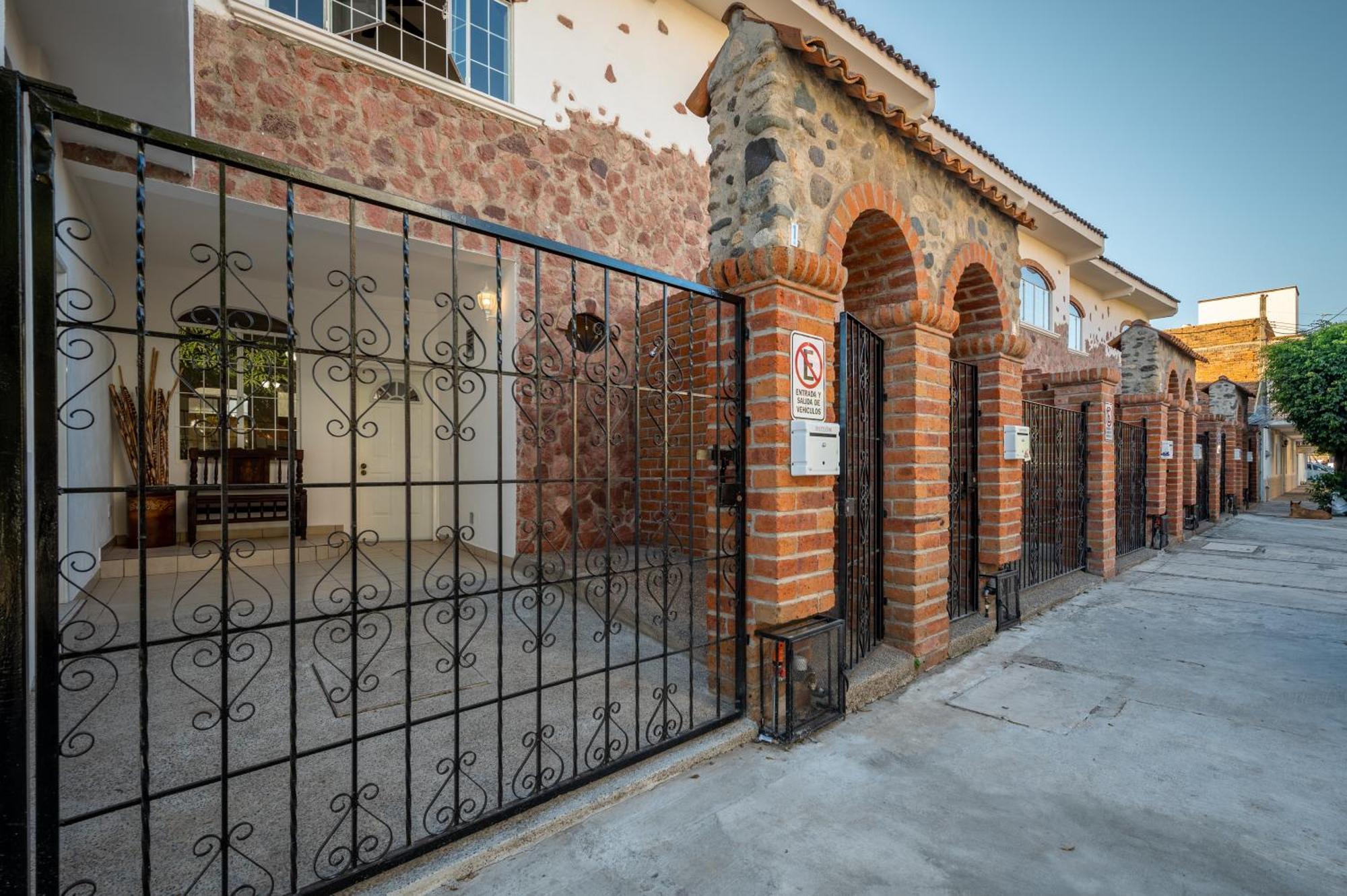 Boutique Hotel & Suites Hacienda Lord Twigg Puerto Vallarta Exterior photo